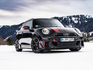 Mini John Cooper Works - Na lodzie i śniegu